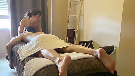 Sexy Masseuse Gives Back Massage To Handsome Client
