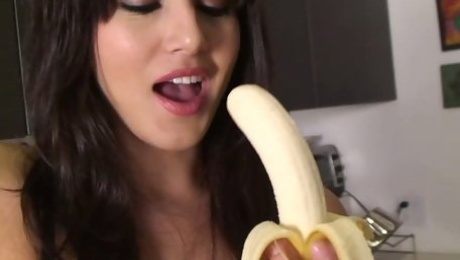 Gorgeous busty brunette Sunny Leone enjoys sucking banana on cam