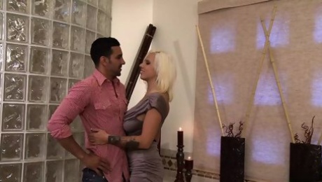 It is obvious that this blonde does not have any difficulties handling a big dick