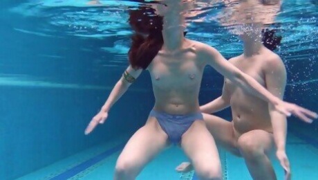 Swim porn with stunner Lady Dee and Lizi Vogue from Underwater Show