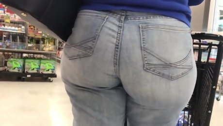 THICK MILF PAWG BBW IN JEANS CANDID
